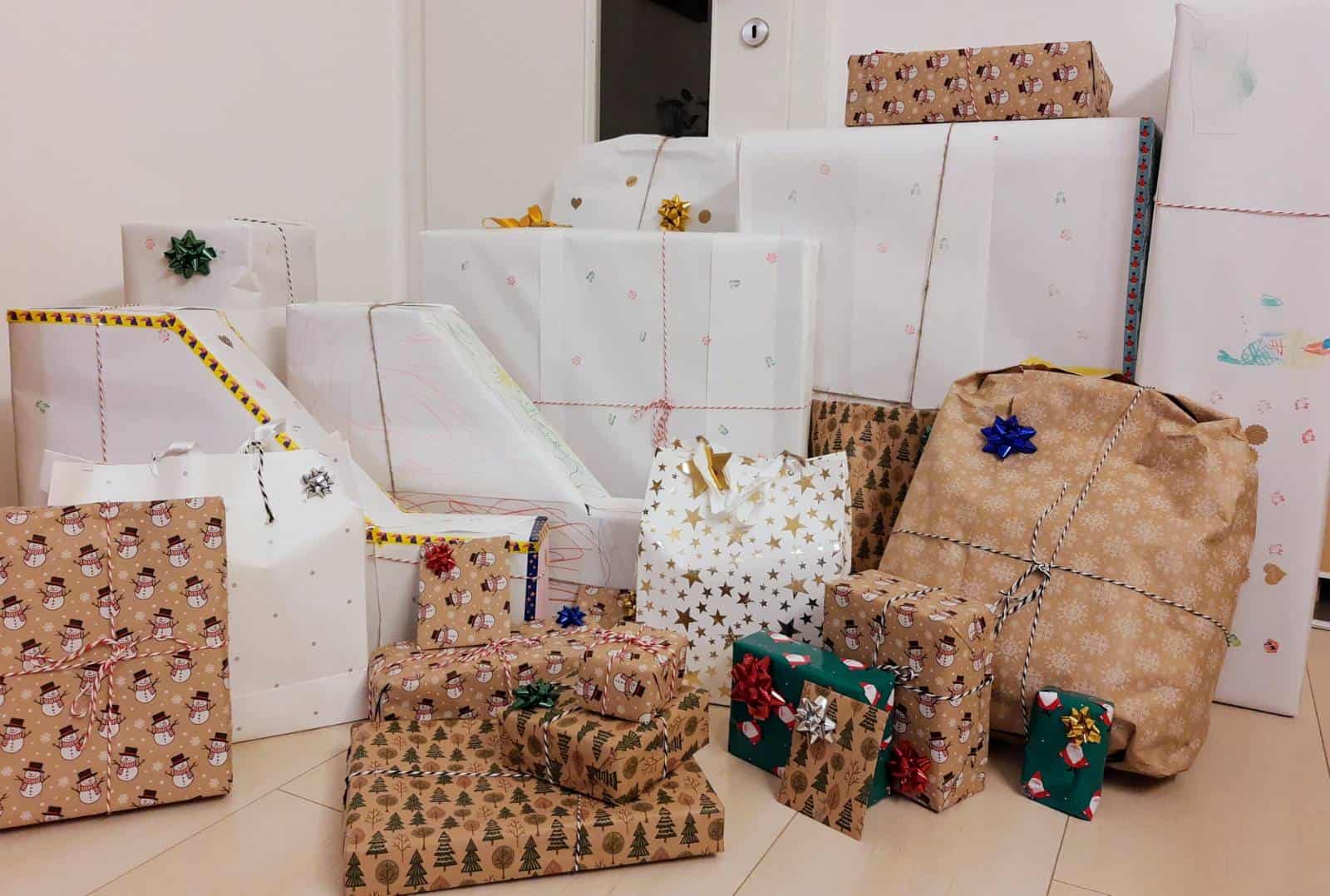 22 geschenke für kinder weihnachtlich verpackt